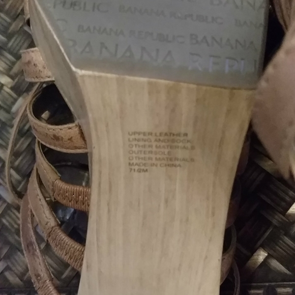 Banana Republic sandals on wooden platform - Picture 7 of 12